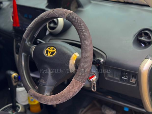 Toyota IST 2005 Gold