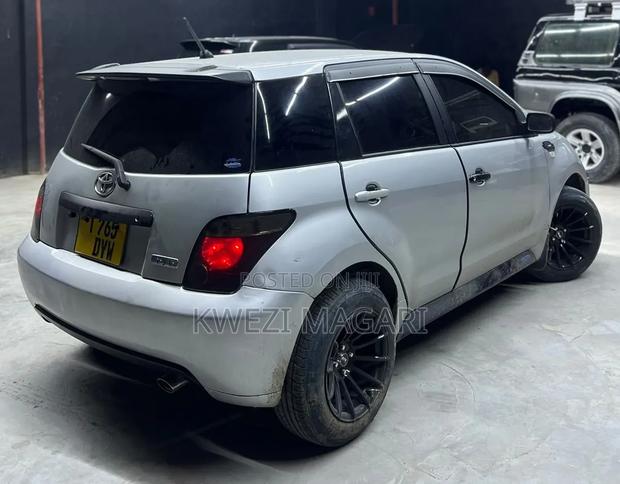 Toyota IST 2005 Silver