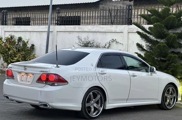Toyota Crown 2011 White