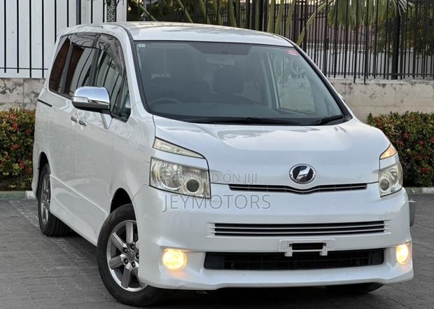 Toyota Noah 2009 White