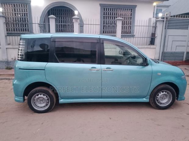Toyota Sienta 2005 Blue