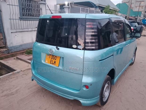 Toyota Sienta 2005 Blue