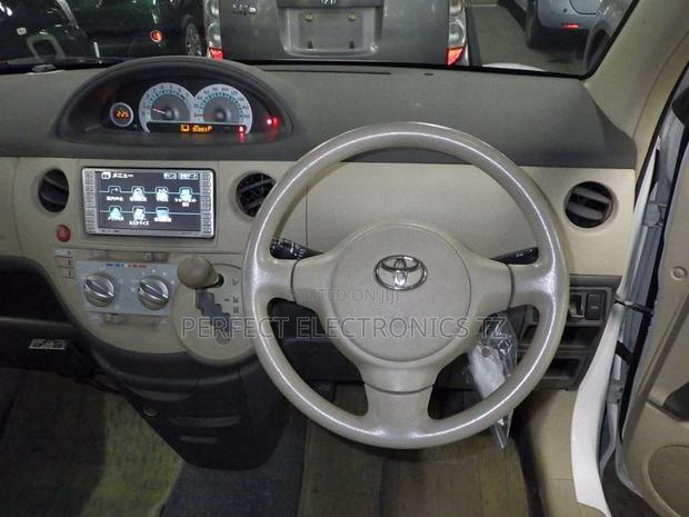 Toyota Sienta 2005 Blue