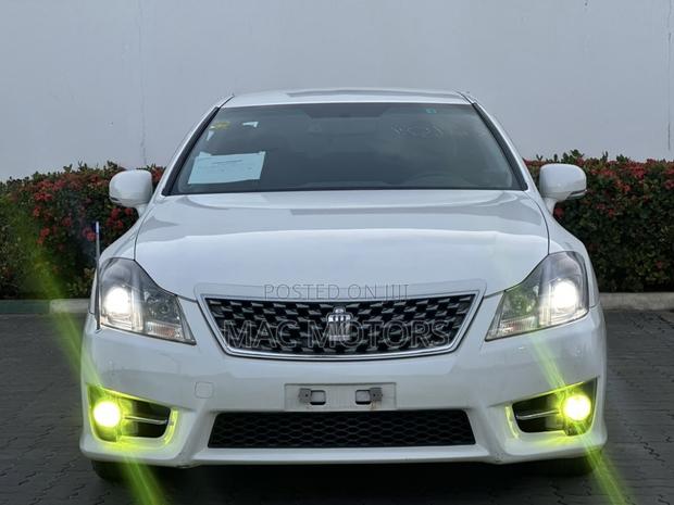 Toyota Crown 2012 White