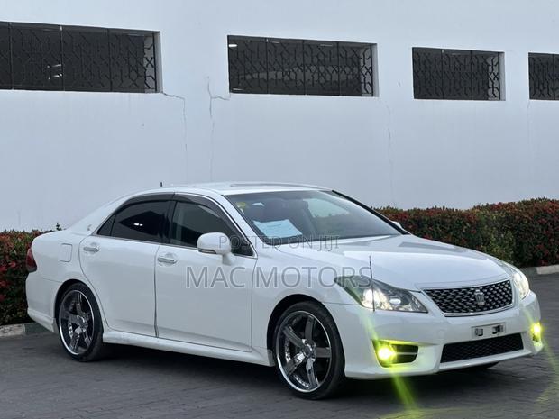 Toyota Crown 2012 White