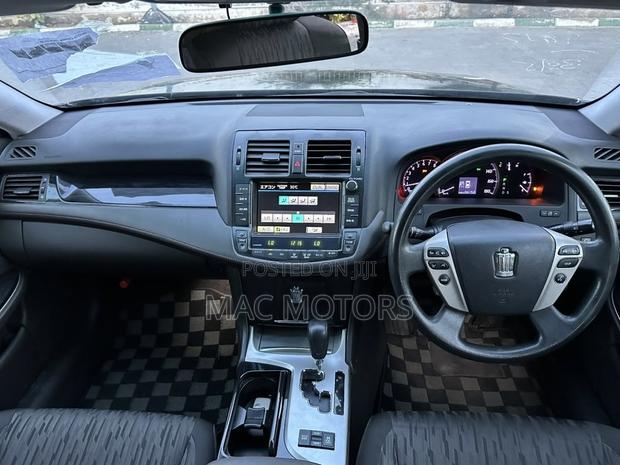Toyota Crown 2012 Black