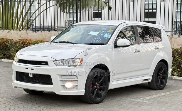 Mitsubishi Outlander 2011 White
