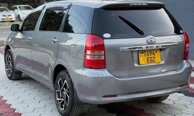 Toyota Wish 2005 Gray