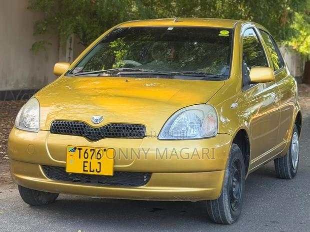 Toyota Vitz 2002 Gold