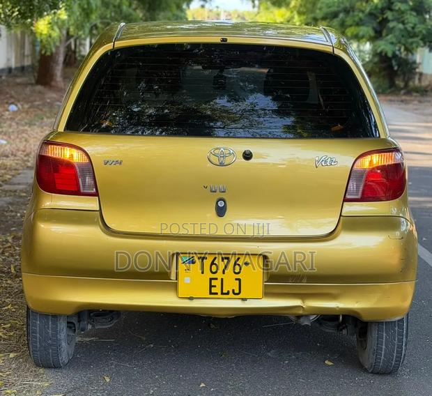 Toyota Vitz 2002 Gold