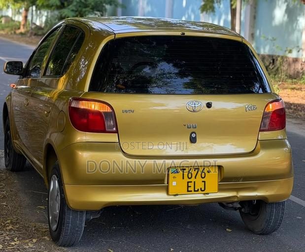 Toyota Vitz 2002 Gold