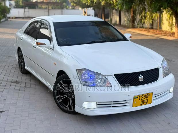 Toyota Crown Royale 2005 White