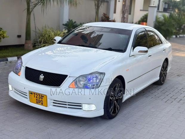 Toyota Crown Royale 2005 White