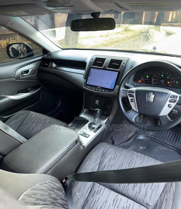 Toyota Crown 2011 Black