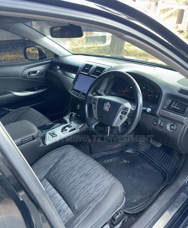 Toyota Crown 2011 Black
