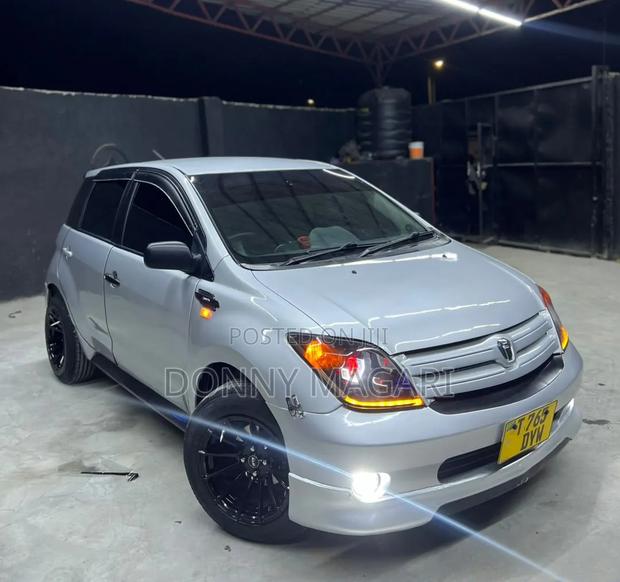 Toyota IST 2003 Silver