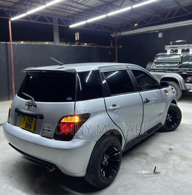 Toyota IST 2003 Silver