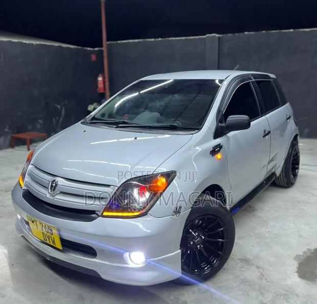 Toyota IST 2003 Silver