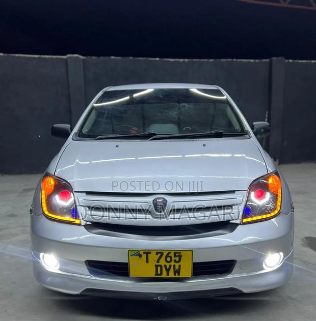 Toyota IST 2003 Silver
