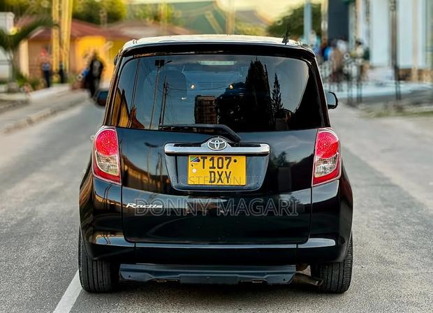 Toyota Ractis 2010 Black