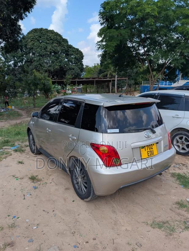 Toyota IST 2004 Silver
