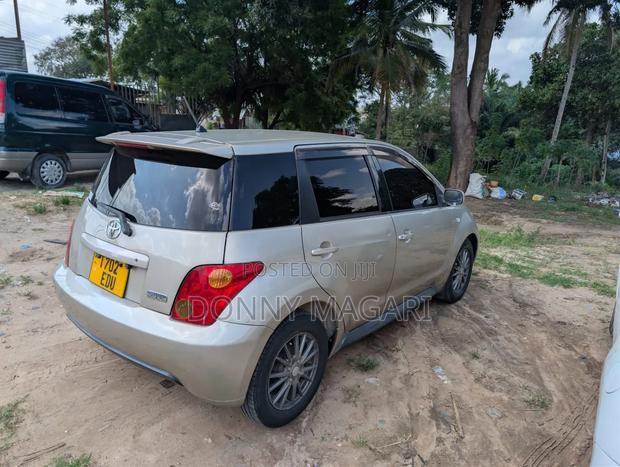 Toyota IST 2004 Silver