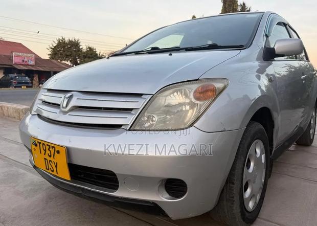 Toyota IST 2003 Silver