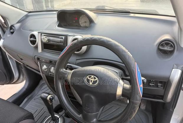 Toyota IST 2003 Silver
