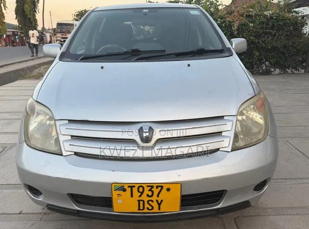 Toyota IST 2003 Silver