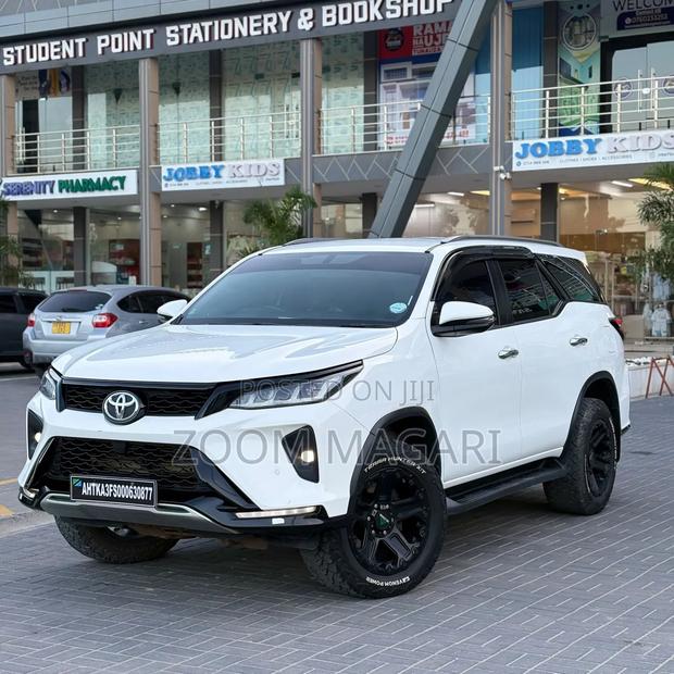 Toyota Fortuner 2024 Pearl