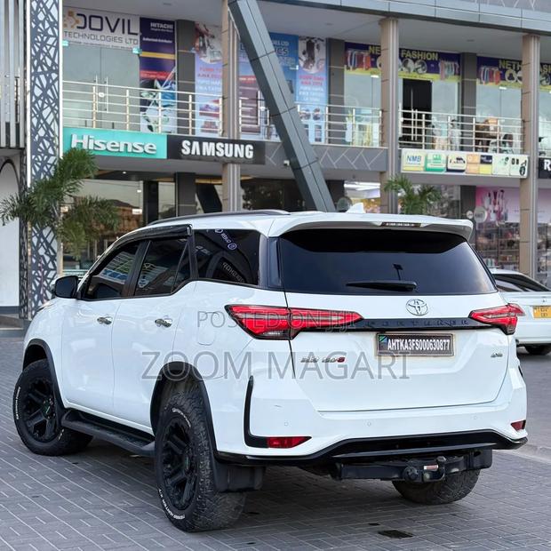 Toyota Fortuner 2024 Pearl