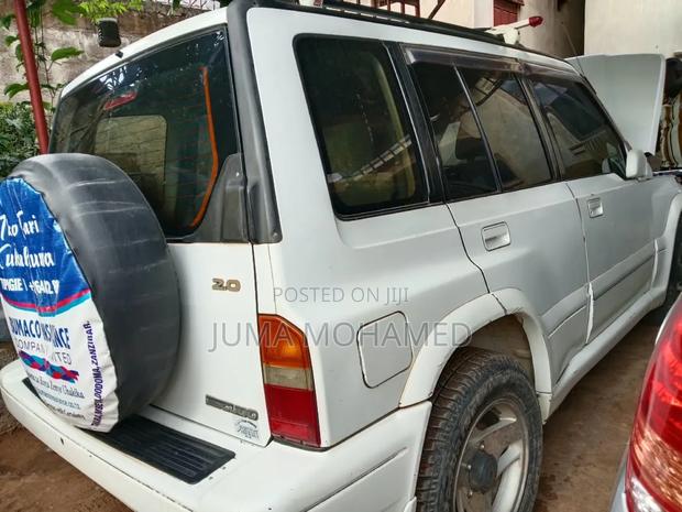 Suzuki Escudo 2002 White