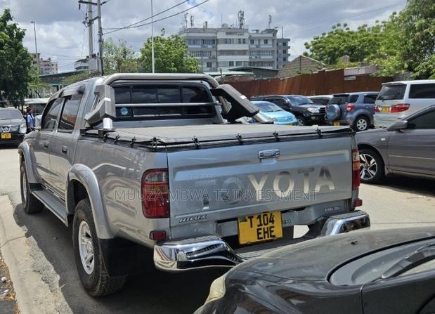 Toyota Hilux 2.5 Cab 2005 Silver