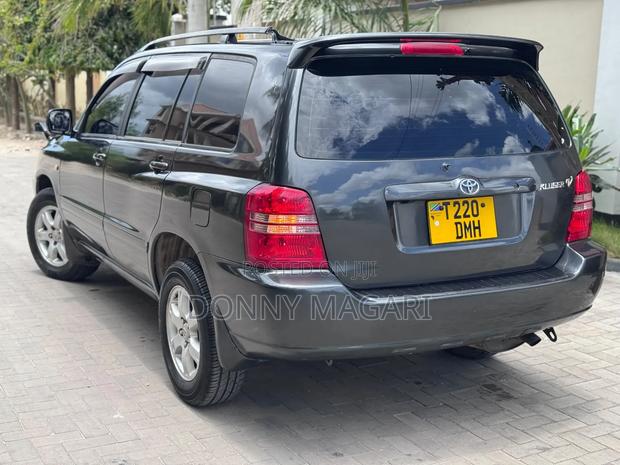 Toyota Kluger 2001 Black