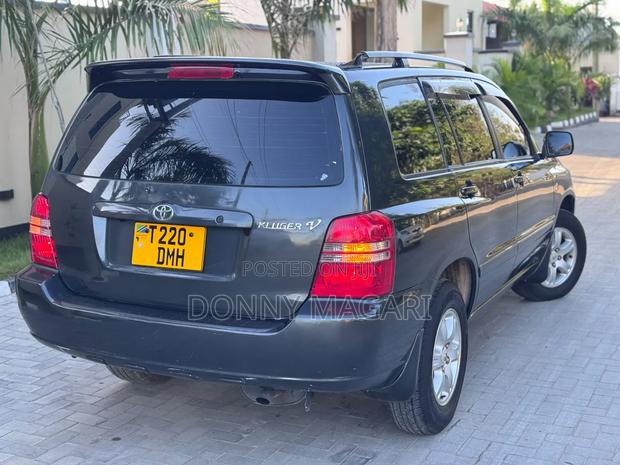 Toyota Kluger 2001 Black