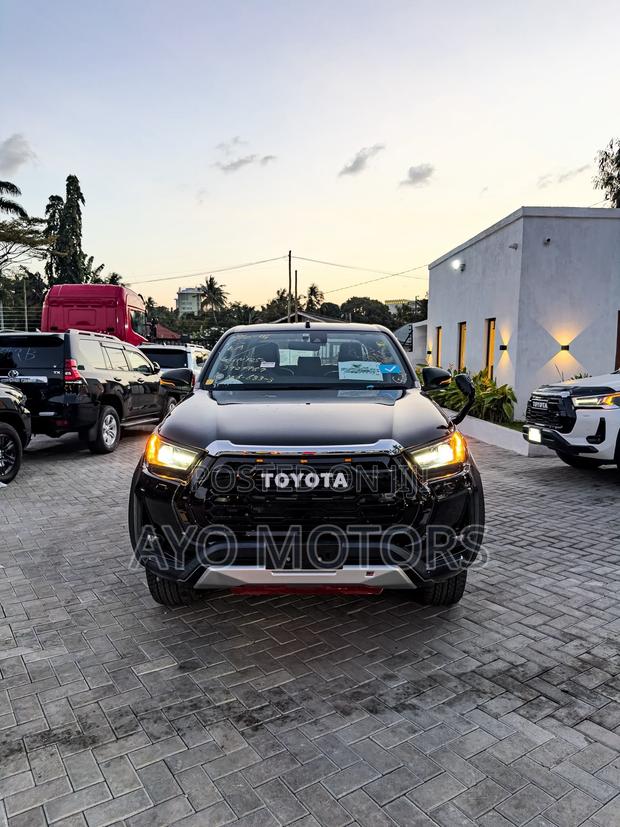 Toyota Hilux Revo Double Cab Deisel 2.4 AWD 2021 Black