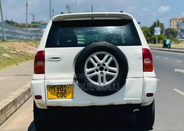 Toyota RAV4 2004 White