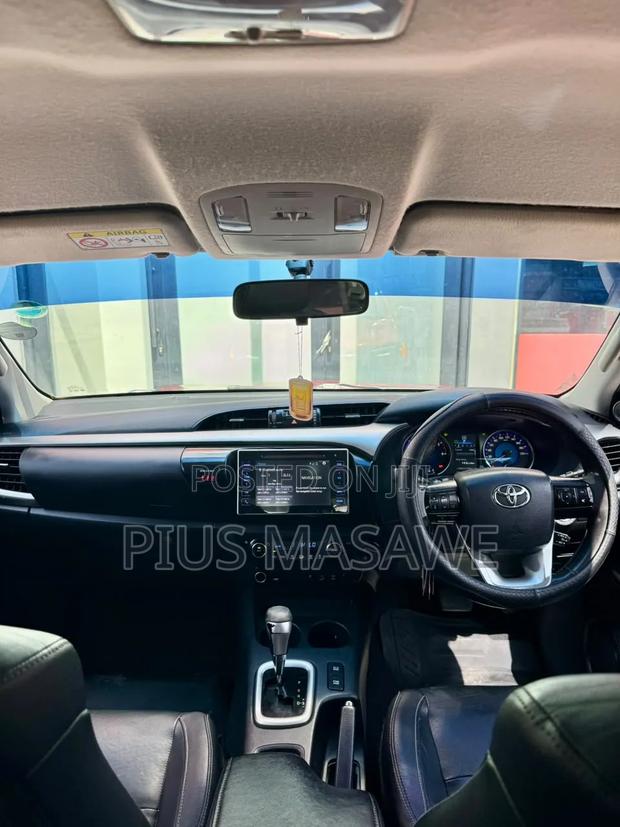 Toyota Hilux SR 4x4 2015 Red