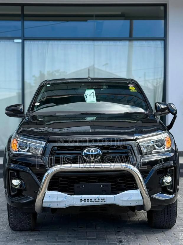 Toyota Hilux Revo Double Cab Deisel 2.4 AWD 2019 Black