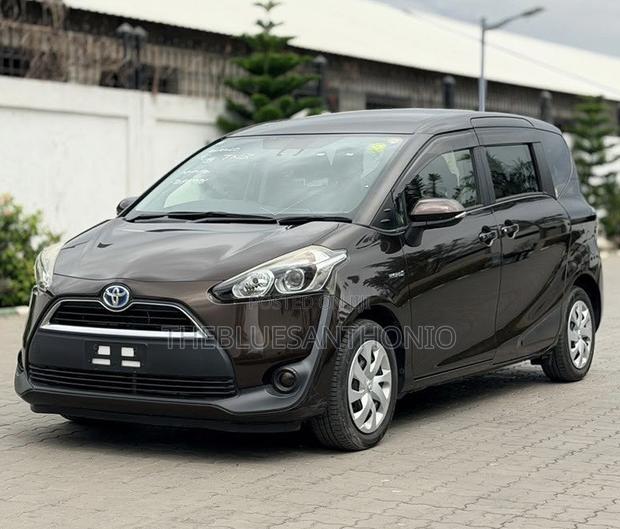 Toyota Sienta 1.5 AWD 2016 Brown