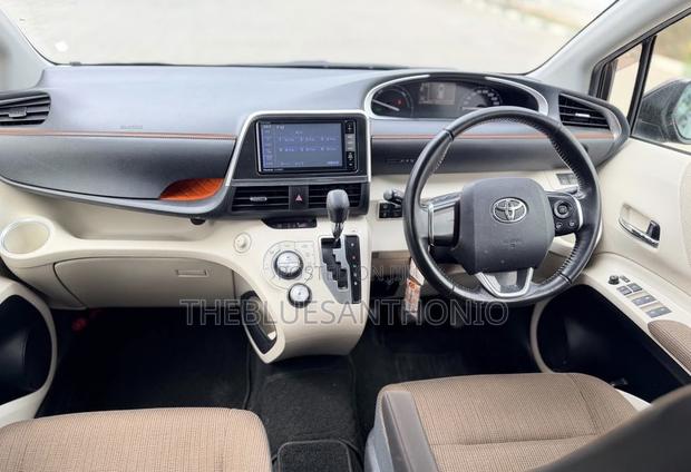 Toyota Sienta 1.5 AWD 2016 Brown