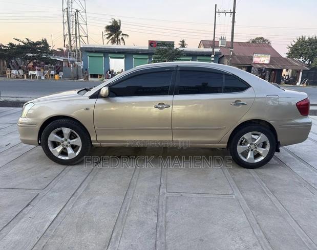 Toyota Premio 2004 Gold