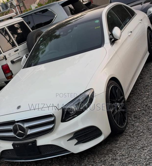 Mercedes-Benz E220 2017 Off white