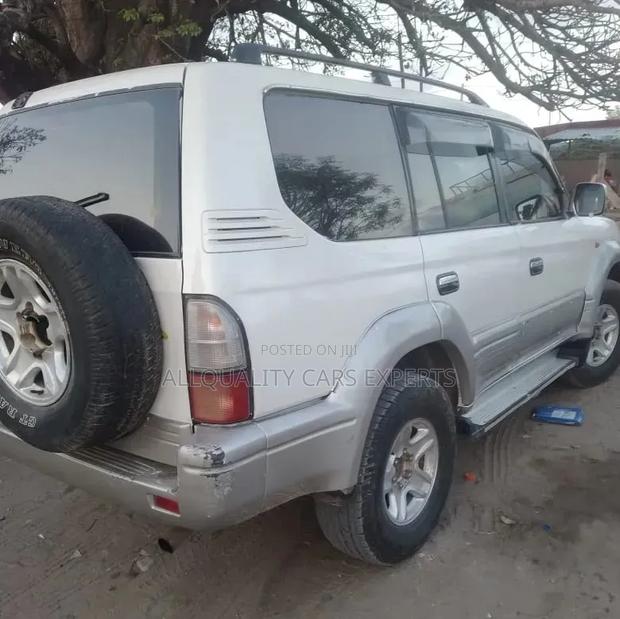 Toyota Land Cruiser Prado 1999 White