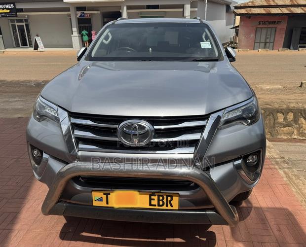 Toyota Fortuner 2.5 D AWD 2019 Gray