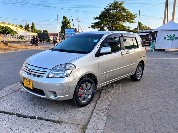 Toyota Raum 2004 Beige