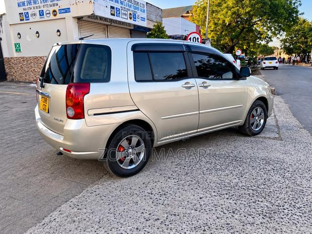 Toyota Raum 2004 Beige