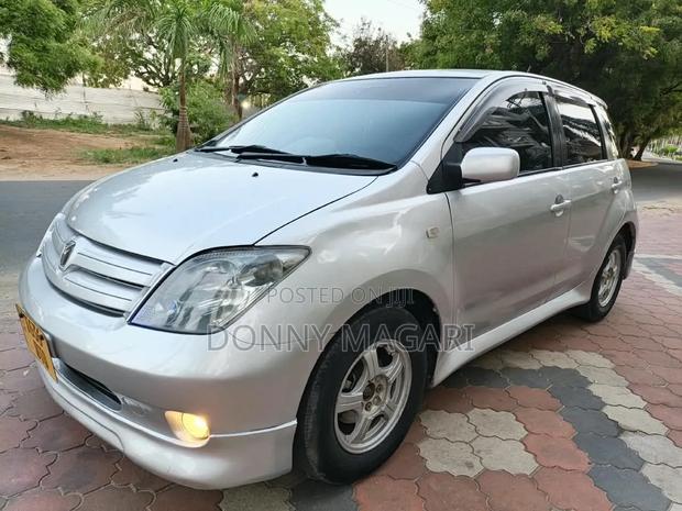 Toyota IST 2003 Silver