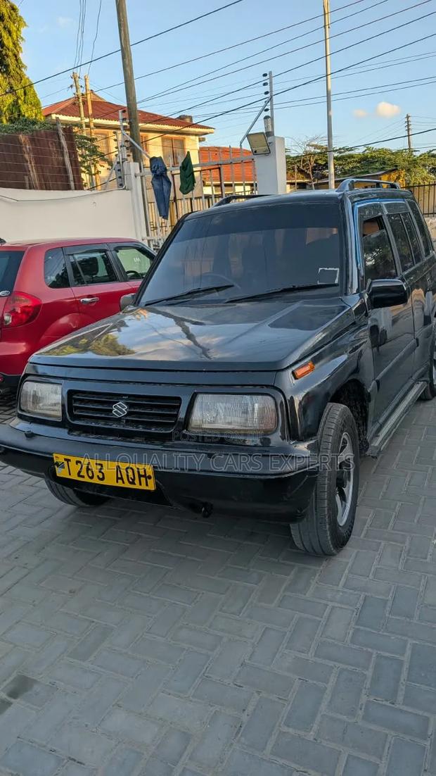 Suzuki Escudo 1999 Black