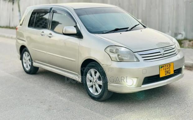 Toyota Raum 2005 Silver